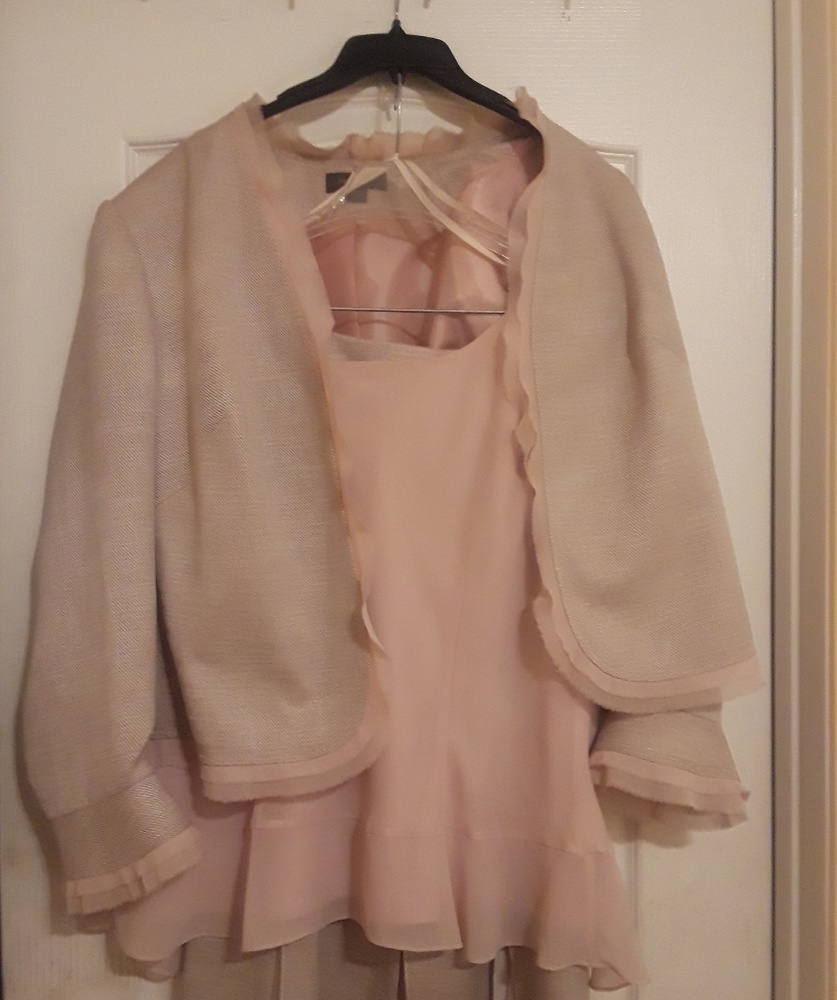 Suit .. Liz Claiborne